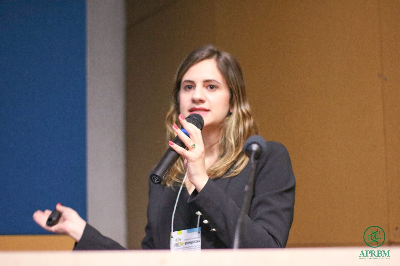 Leilane Verga em palestra